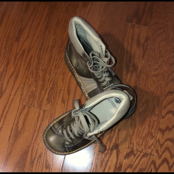 Dr. Martin Pebble Ankle Boots, Size 7. Like new. - Picture 6 of 10